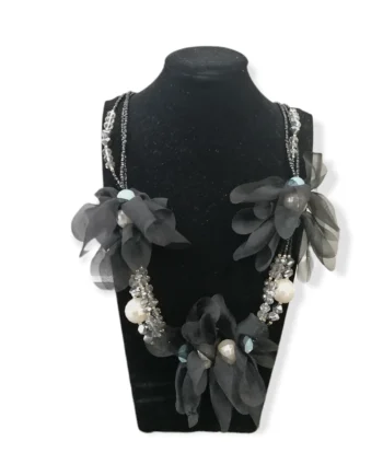 Collana Lunga con Fiori in Voile.