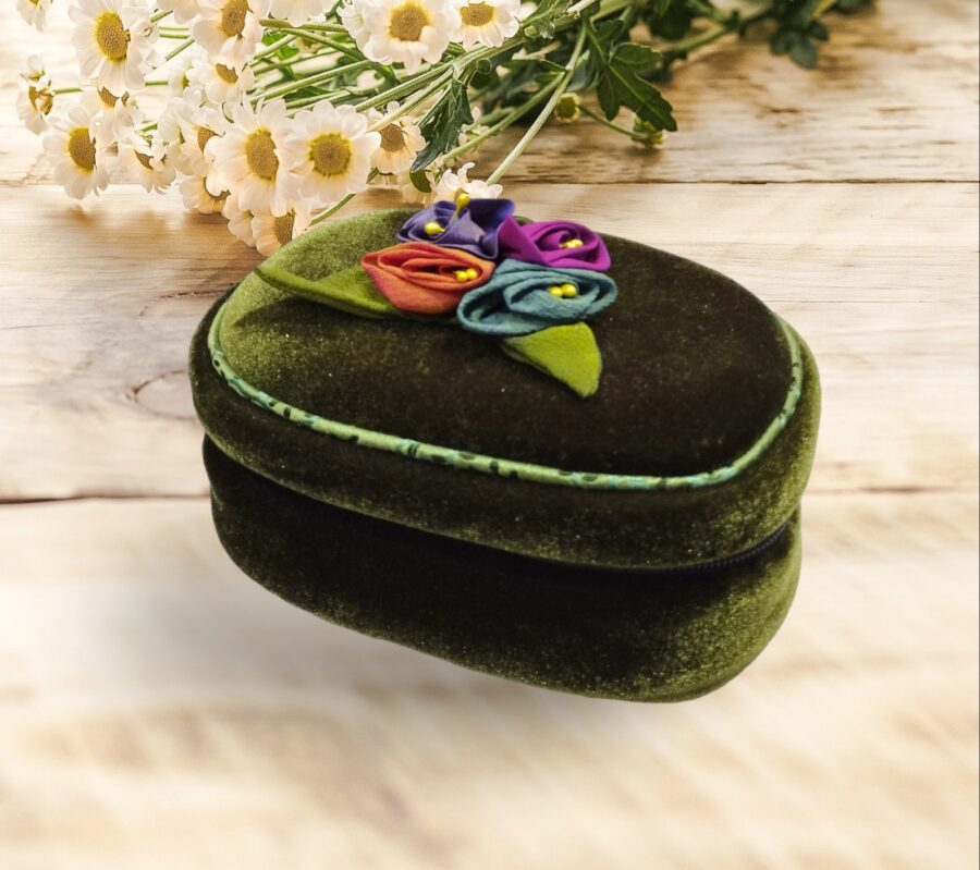 Portagioie Cofanetto Porta Gioielli in Velluto con fiori applicati.